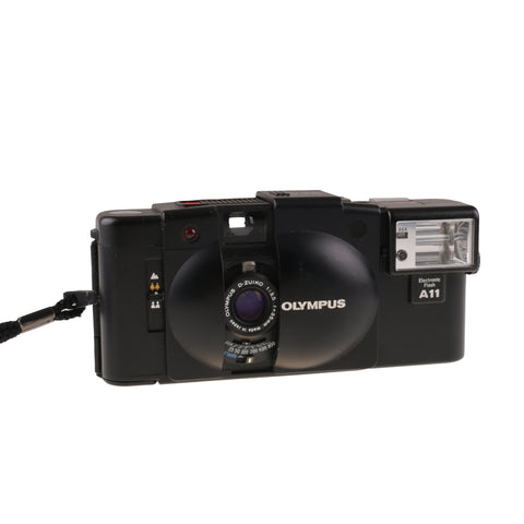 Olympus XA2 con flash