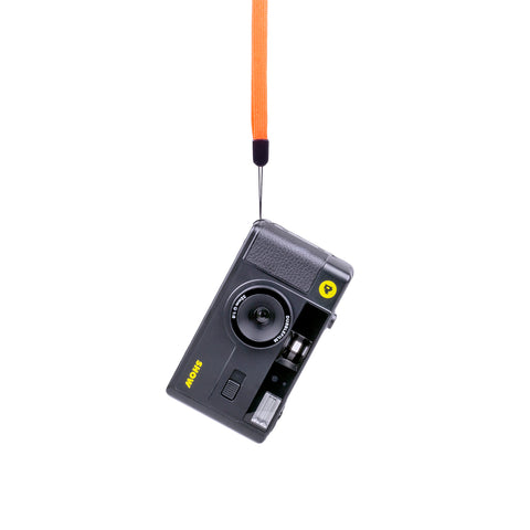 SHOW camera black - 35mm reusable camera with flash